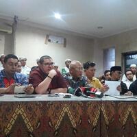 pengacara-habib-rizieq-bandingkan-transparansi-dengan-kasus-ahok
