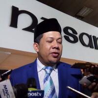 pertanyakan-kasus-alkes-fahri-hamzah-buat-tagar-akuamienrais