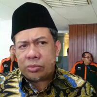 fahri-hamzah-bubuhkan-tagar-akuamienrais-pertanyakan-soal-kasus-alkes