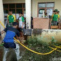 kelas-kebanjiran-ratusan-santri-pesantren-di-garut-batal-ujian