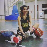 koleksi-foto-pemain-basketball-igo-maria-selena-pakai-knee-support-cantikeuyyy