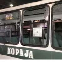 serang-sekelompok-orang-bus-the-jak-mania-rusak-parah