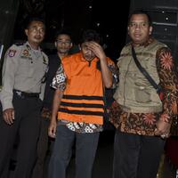 tiga-tersangka-kasus-dugaan-suap-kejati-bengkulu-ditahan