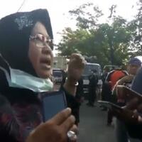 reaksi-wali-kota-risma-saat-tahu-begal-dengan-modus-pocong-hantui-warga-surabaya