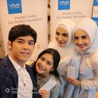 momen-hari-raya-makin-sempurna-dengan-vivo-v5s-pure-white-limited-edition