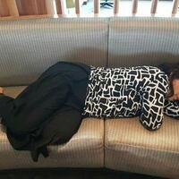 viral-foto-menteri-susi-tidur-di-kursi-bandara-as