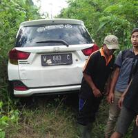 misterius-mobilio-terparkir-di-tengah-hutan-selama-3-hari