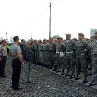 jelang-penggusuran-kalijodo-ratusan-petugas-lakukan-apel-akbar