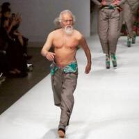 berusia-81-tahun-pria-ini-tetap-jadi-model-paling--hot--di-china