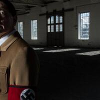 11-fakta-berikut-ini-menggugurkan-sisi-kejam-adolf-hitler