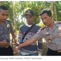 ditilang-pemotor-ini-coba-selipkan-rp-50-ribu-ke-tangan-kapolres