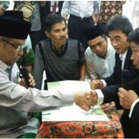 temukan-kedamaian-2-wn-jepang-bersyahadat-dibimbing-kh-said-aqil