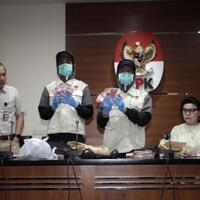 tiga-pimpinan-dprd-mojokerto-jadi-tersangka-kpk