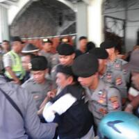 bedah-buku-dan-kajian-mualaf-di-cirebon-dibubarkan-polisi