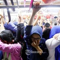 pt-kcj-prihatin--ganasnya--penumpang-gerbong-khusus-wanita