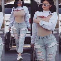baju-robek-sepenuh-dada-ala-kylie-jenner-sita-perhatian-netizen