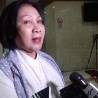 ratna-sarumpaet-senang-sekali-dikaruniai-cucu-perempuan