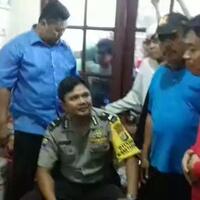 janda-cantik-kepergok-mencuri-pakaian-lebaran-di-pasar-kaget