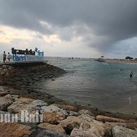 menunggu-matahari-terbit-di-pantai-sanur