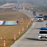 pemudik-yang-lewat-jalan-tol-fungsional-malam-hari-akan-dikawal-polisi