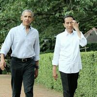akrabnya-jokowi-dan-obama-makan-sate-sepiring-berdua