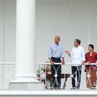 jokowi-dan-obama-santap-jajanan-pasar