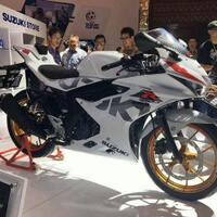 adu-ganteng-dan-tenaga-motor-150cc-sport-kekinian