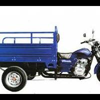 adu-ganteng-dan-tenaga-motor-150cc-sport-kekinian