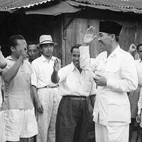 menelusuri-bagaimana-bung-karno-bisa-menyetujui-peraturan-rasis-pp-10-1959