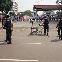 berhasil-dibongkar-ini-isi-tas-mencurigakan-di-itc-depok