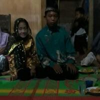 kisah-mengharukan-di-balik-pernikahan-pemuda-berondong-dengan-nenek-71-tahun