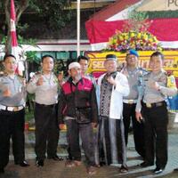 acungkan-jempol-ini-pose-akhir-simulasi-pengepungan-pria-berjenggot