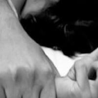 pulang-kerja-ayah-masuk-kamar-anak-tiri-teeettt-sensor