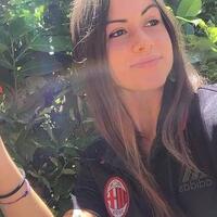 inikah-pelatih-sepakbola-tercantik-sejagat