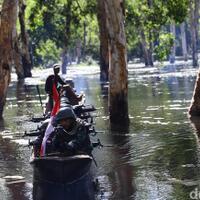 patroli-bersama-tentara-penjaga-perbatasan-ri-png-di-rawa-rawa-papua