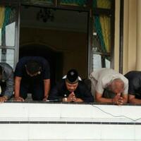 quotsujud-politikquot-bupati-dan-anggota-dprd-lamandau-tuai-kecaman