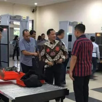 masuk-bandara-sam-ratulangi-kapolri-diperiksa-petugas