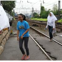 nyawa-satu-keluarga-melayang-di-perlintasan-kereta-api-sebidang