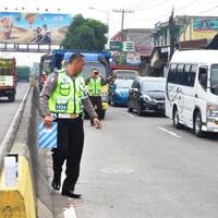 henda-putar-balik-tubuh-empat-pengendara-motor-terpental