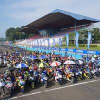 kebersamaan-seribuan-komunitas-all-variant-yamaha-meriahkan-yamaha-sunday-race-seri-2