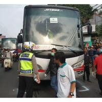 guru-tewas-tertabrak-bus-pariwisata-di-puncak