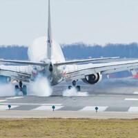 gara-gara-kentut-pesawat-american-airlines-batal-terbang