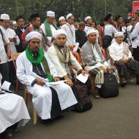 massa-tolak-perppu-ormas-di-depan-monas-ini-7-poin-tuntutan