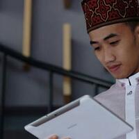 mengenal-syamsuddin-nur-makkah-ustaz-muda-yang-ceramahnya-kepeleset-sebut-pesta-seks