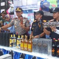 bea-cukai-bandar-lampung-sita-miras-impor-ilegal-dan-ratusan-ribu-batang-rokok-ilegal