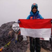 khansa-syahlaa-pendaki-cewek-termuda-yang-taklukkan-7-puncak-tertinggi-di-indonesia