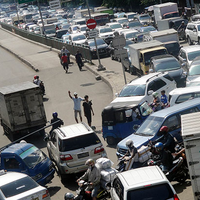 urai-kemacetan-di-jakarta-polda-metro-jaya-berdayakan-pak-ogah