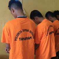 ditegur-pelajar-ini-malah-keroyok-dwi-hingga-babak-belur