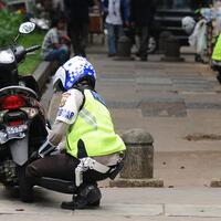 polisi-giat-razia-trotoar-kebon-siri-lengang-dari-pemotor