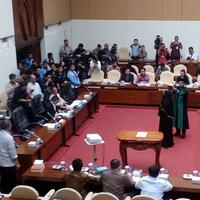 yulianis-bercadar-di-pansus-angket-kpk